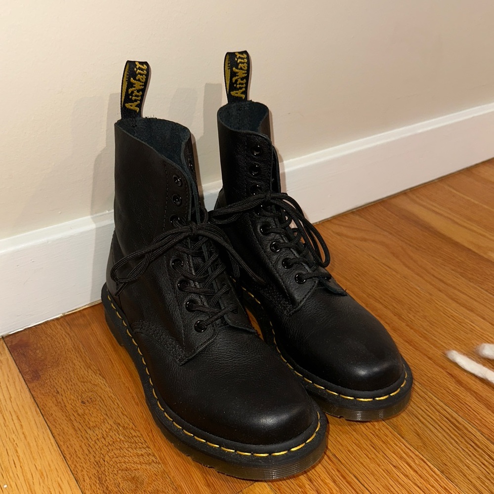 Dr. Martens 1460 Pascal Boots